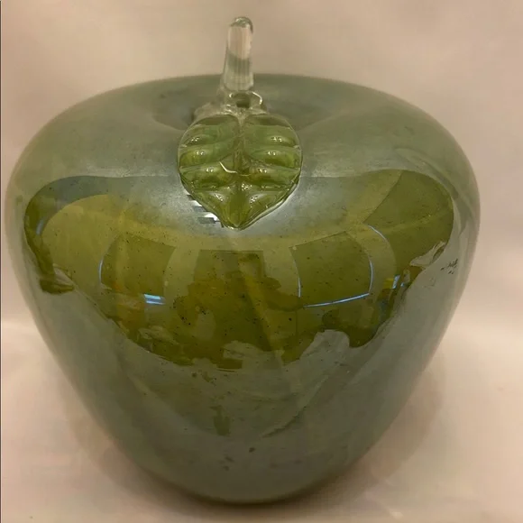 VINTAGE STUNNING HAND BLOWN ART GLASS GREEN APPLE APPROX .7.5” H & 21” DIAMETER - Picture 1 of 9